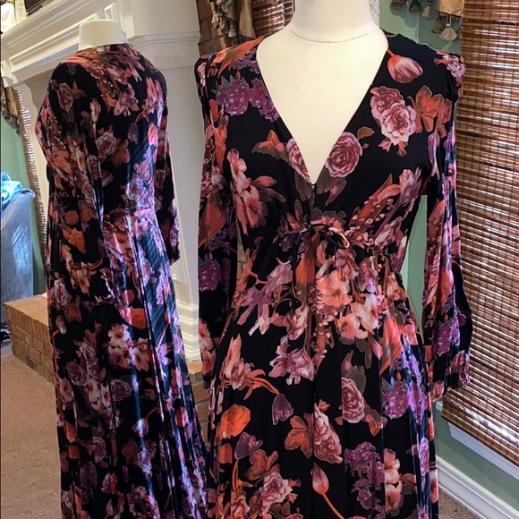 🖤GORGEOUS MAXI🖤 - Picture 2 of 5